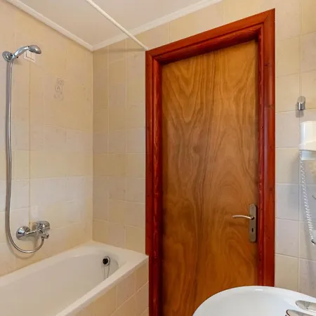 Kosmos St4 In Agios Stefanos Apartahotel 4*