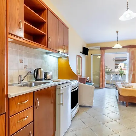 Kosmos St4 In Agios Stefanos 4*