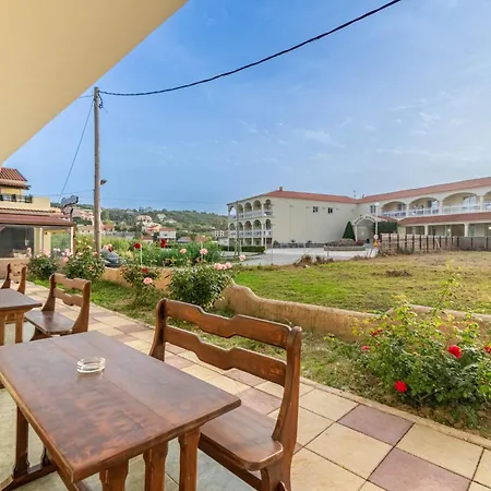 Kosmos St4 In Agios Stefanos アパートホテル 4*