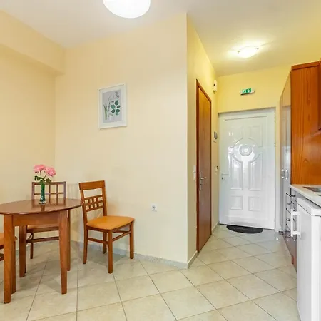 Kosmos St4 In Agios Stefanos 4*