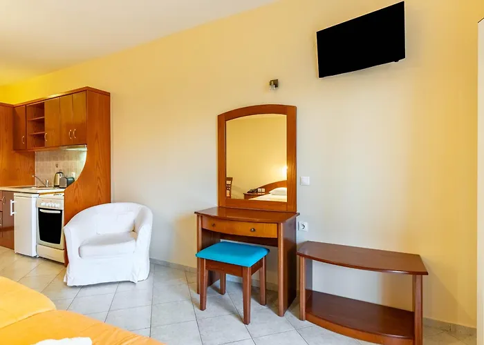 Kosmos St4 In Agios Stefanos מלון דירות איוס סטפנוס