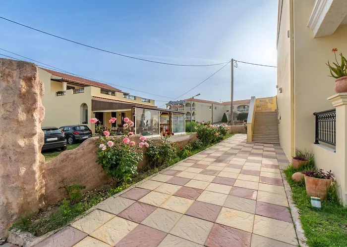 Kosmos St4 In Agios Stefanos מלון דירות 4*