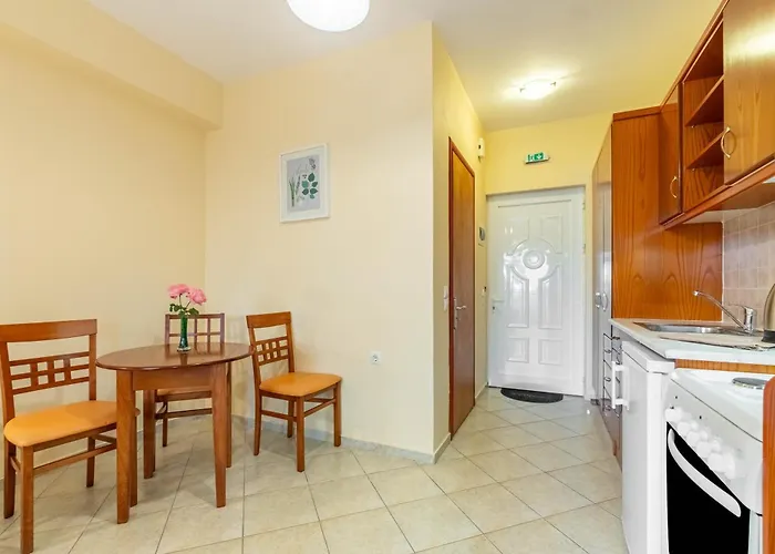 Kosmos St4 In Agios Stefanos 4*