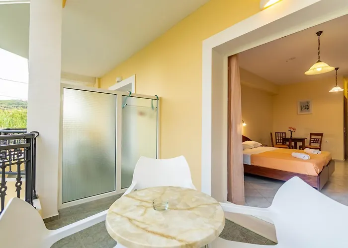 Ξενοδοχείο με διαμερίσματα Kosmos St4 In Agios Stefanos 4*